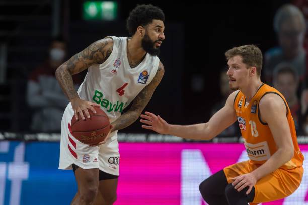 他在场上的 他在场上的