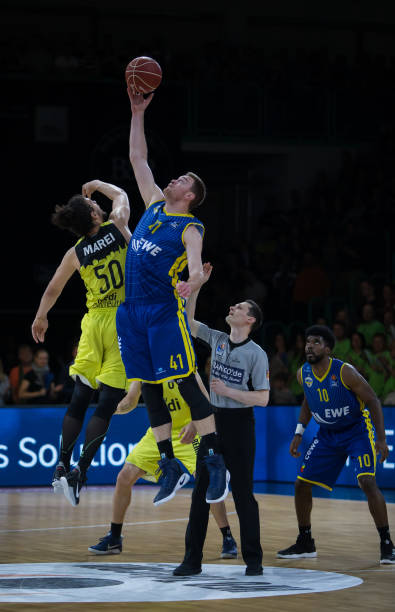 阿洛夫斯 阿洛夫斯