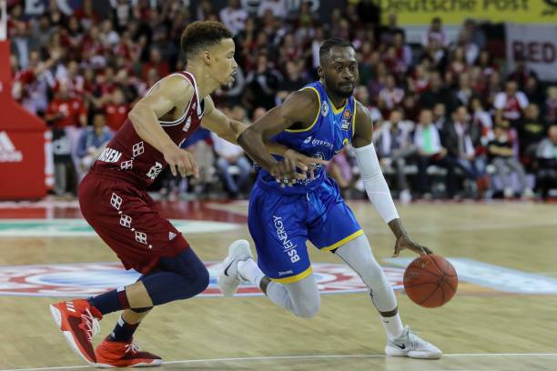 了胜利之门 了胜利之门