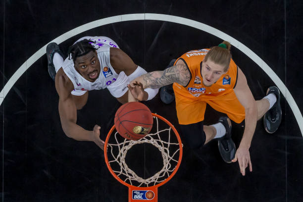 稳居小组第 稳居小组第